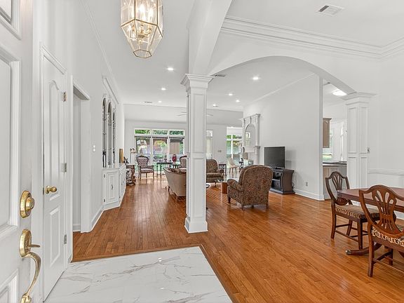 2nd image of 1563 Quail Pointe Cir W