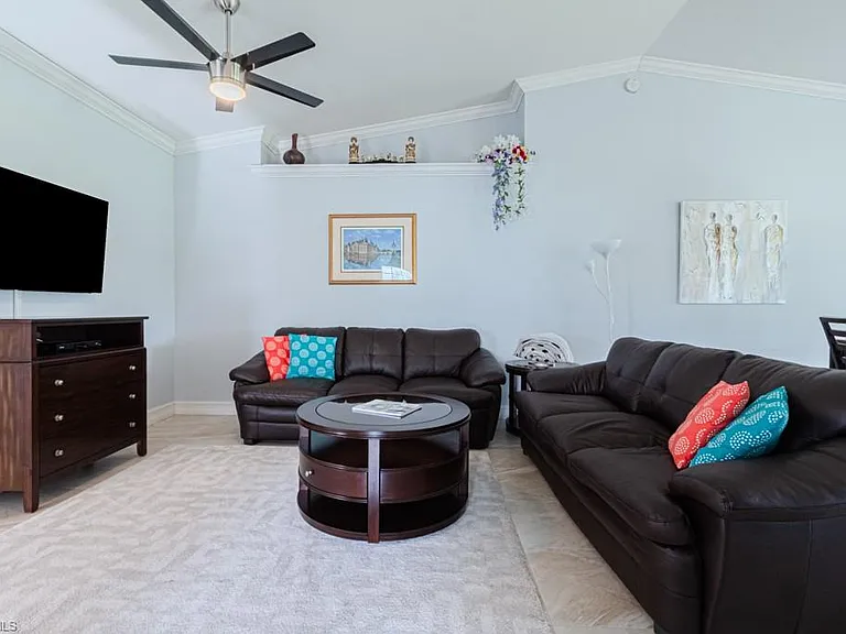 6015 Pinnacle Ln #5 — Photo 4