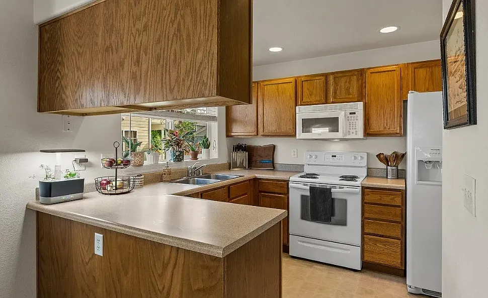 2 bed, 875 sqft, $1,700 — Photo 1
