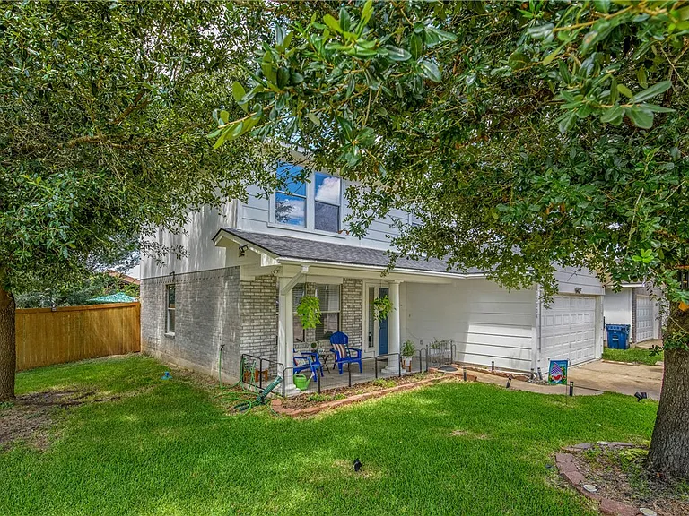 15236 Faircrest Dr — Photo 2