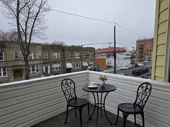 5th image of 144 Stevens Ave #2