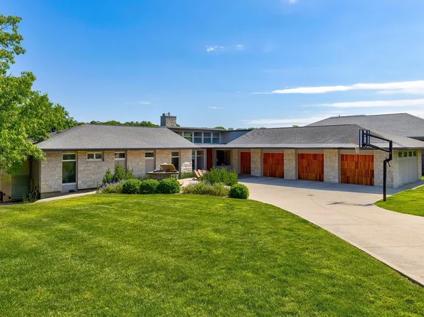 1784 Burr Oaks Dr, West Des Moines, IA 50266