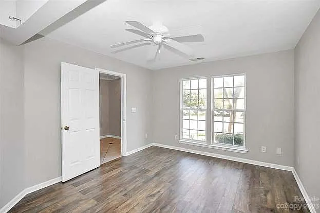 3 bed, 3.5 bath, 1905 sqft, $2,200 — Photo 4