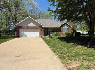 12 Chadwick Ln, Country Club, MO 64506