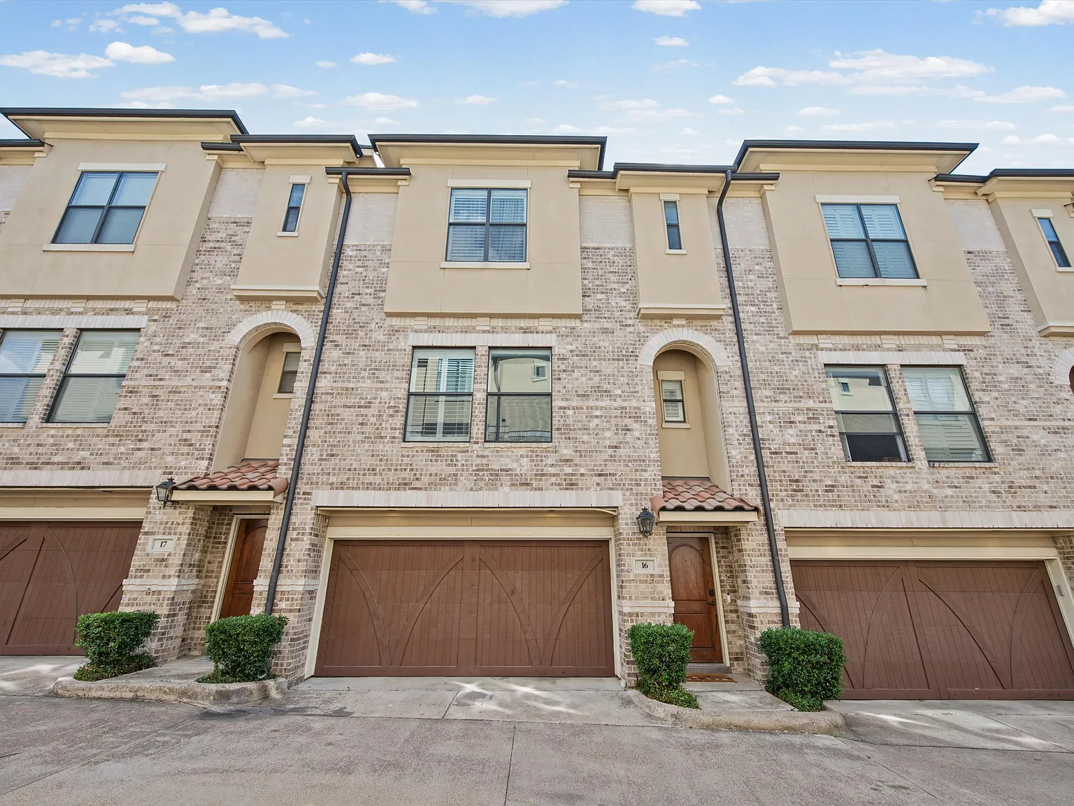 2 bed, 1437 sqft, $3,899 — Photo 3