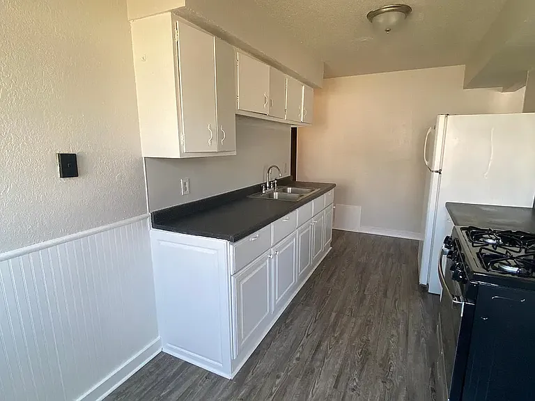 646 22nd Ave NE #5 — Photo 3