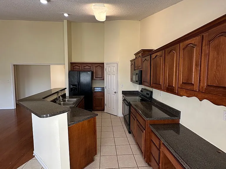 2525 Baird Dr — Photo 7