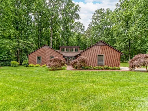 307 Michelle Ln, Mount Holly, NC 28120