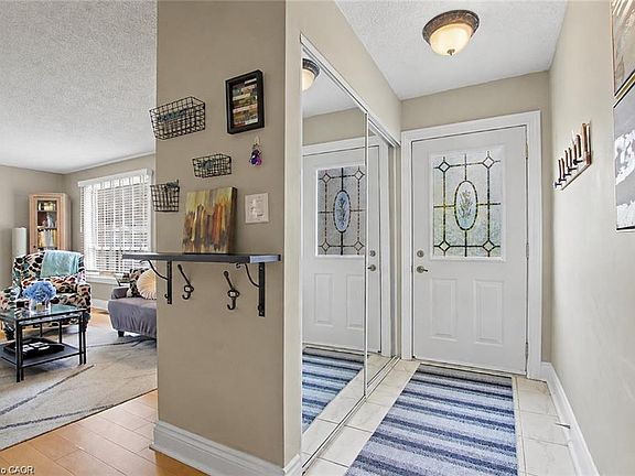 4th image of 661 Francis Rd #4