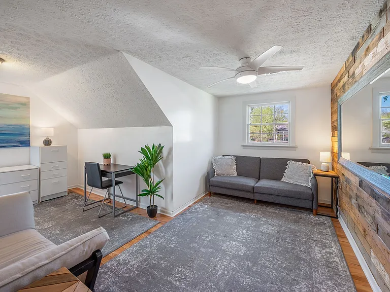 1022 Granada Ave #B — Photo 8