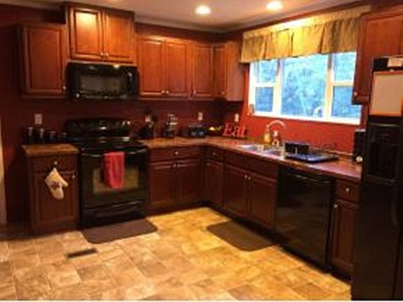 3rd image of 9248 Pawpaw St