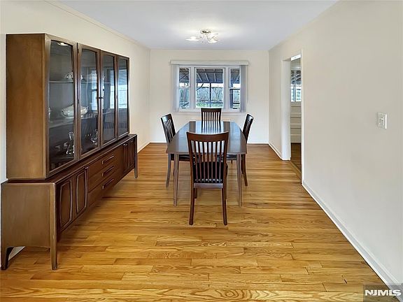 4th image of 30-19 Gentner Rd