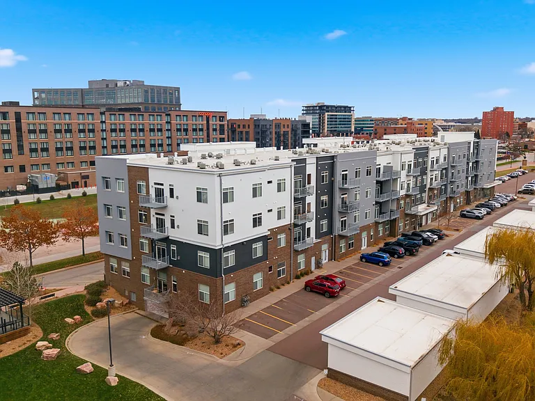 Phillips Avenue Lofts — Photo 10