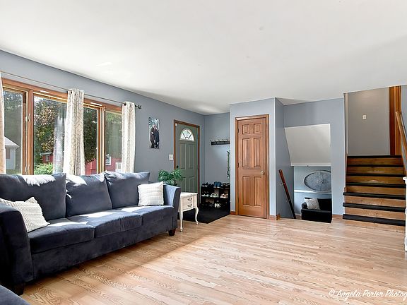 3rd image of 1106 Quincy Ave
