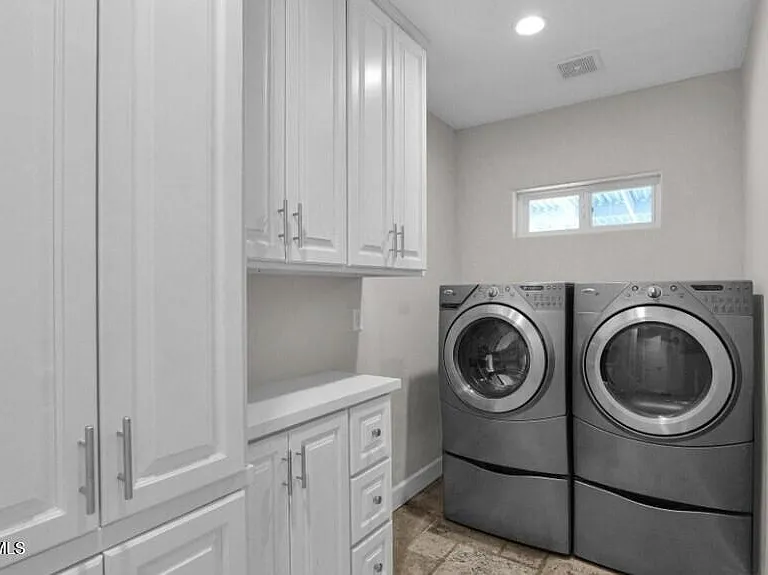 3229 E Clarendon Ave — Photo 16