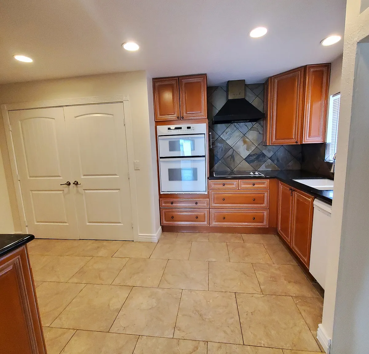 3 bed, 1391 sqft, $2,300 — Photo 3