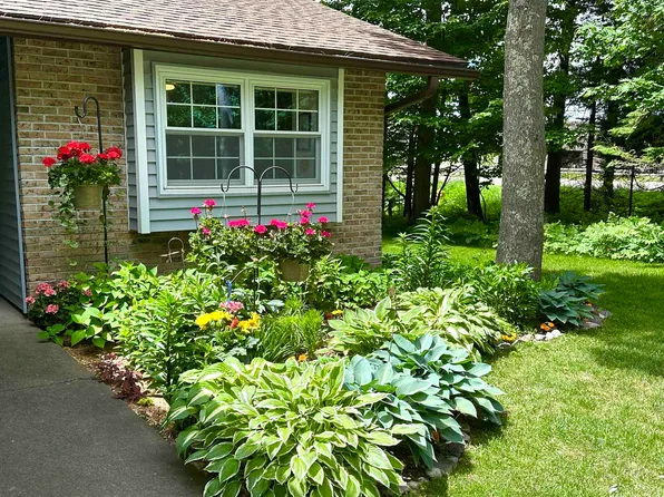 101 Forest Ridge Dr, Marquette, MI 49855