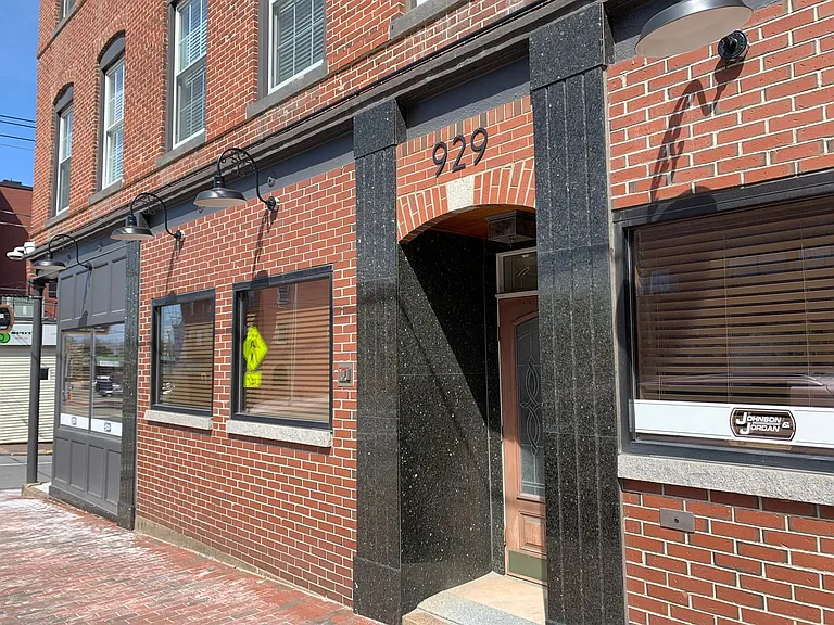 929-931 Congress Street — Photo 13