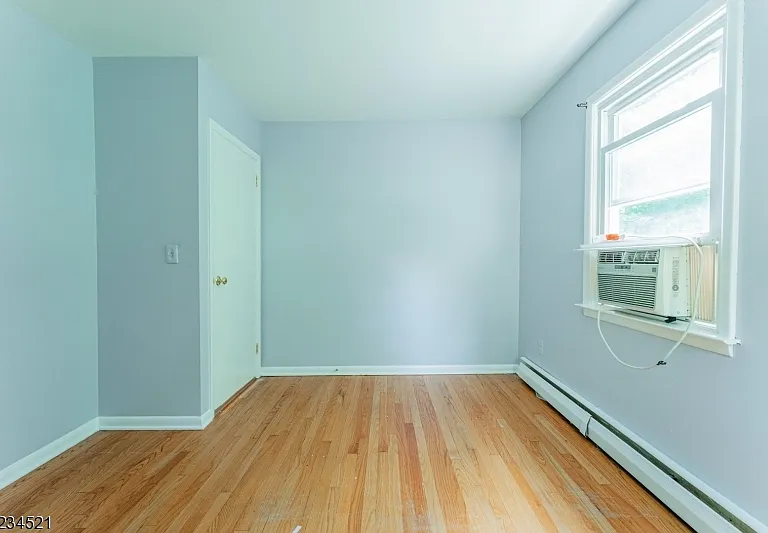 18 Macfarlan Ave — Photo 12