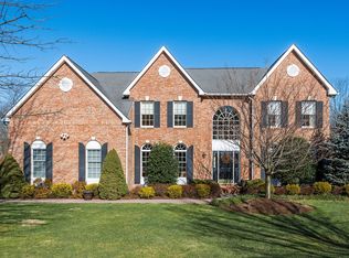 9 Carlton Dr, Mount Kisco, NY 10549