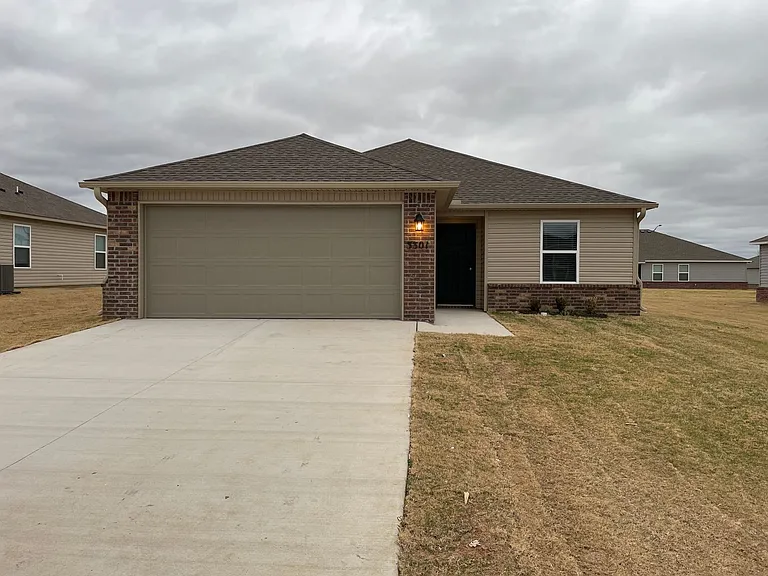 3301 E Jacob Ln — Photo 3