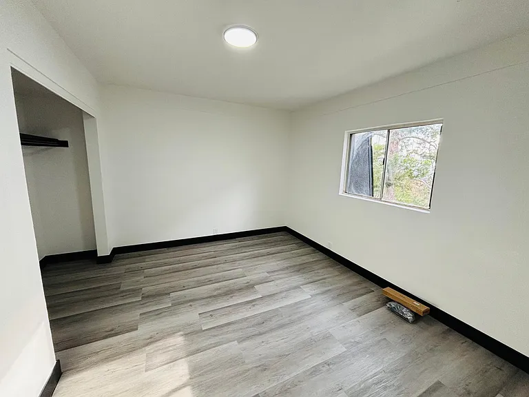 1922 Fairfield Ave #211 — Photo 12
