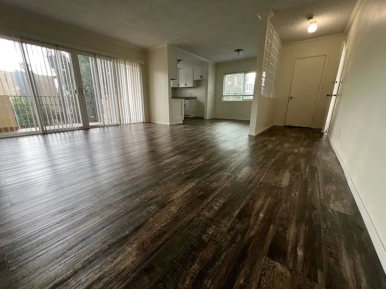 741 S Hobart Blvd — Photo 5