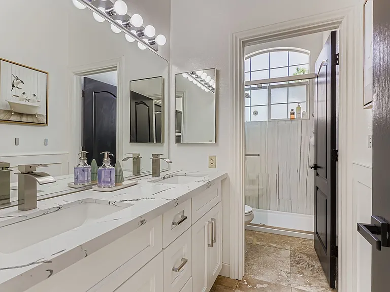 2743 Woodbine Ave — Photo 21