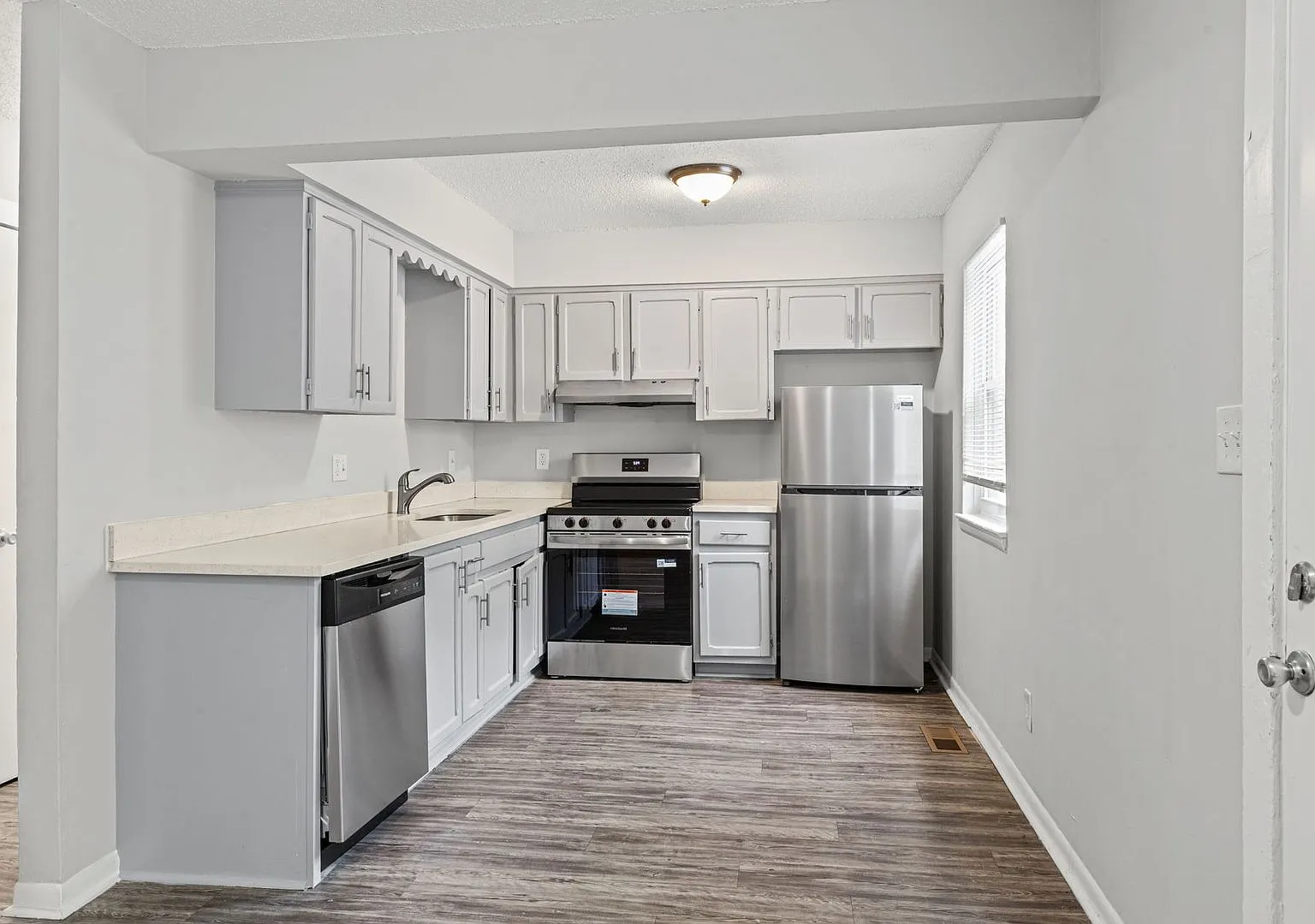 Redwood Village Townhomes — Photo 4