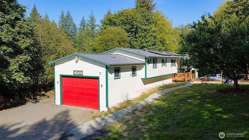 2nd image of 9325 SE Overaa Road
