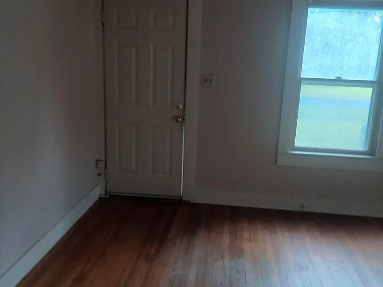 818 Merry Ln — Photo 5