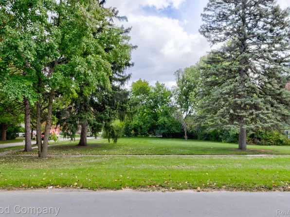 26760 Lathrup Blvd, Lathrup Village, MI 48076
