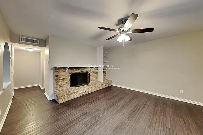 3 bed, 2.0 bath, 1659 sqft, $2,125 — Photo 3