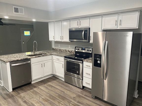 2nd image of 3241 Summerhill Ln