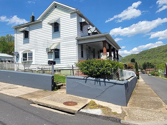 3rd image of 202 Wood St