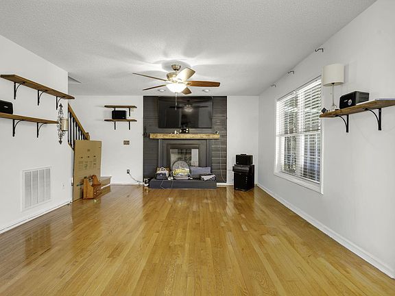 5th image of 226 Yorkshire Dr