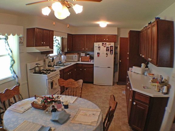 2nd image of 512 Poplar Dr