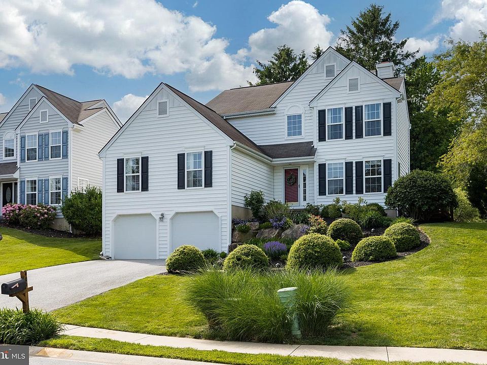 1st image of 400 Carpenters Cove Ln