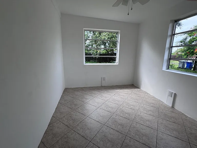 4310 NE 13th Ave — Photo 12