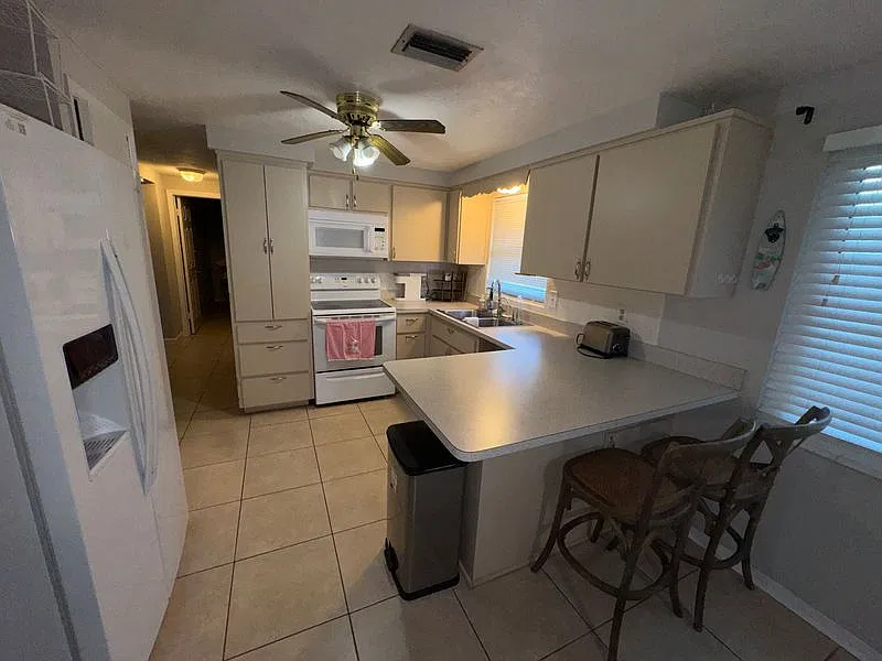 Charming 3 bedroom 2 bath with in law suite — Photo 2