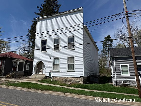 2nd image of 116 W Main St SE