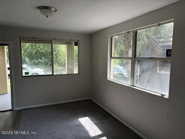 2 bed, 1.0 bath, 805 sqft, $950 — Photo 2