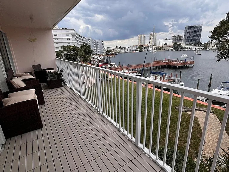 400 Golden Isles Dr #20 — Photo 12