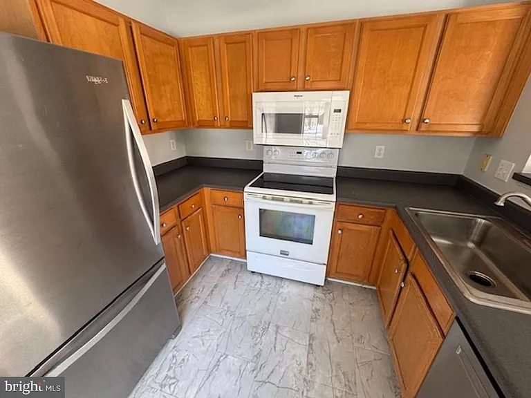 300 Riverbend Dr #1E — Photo 7