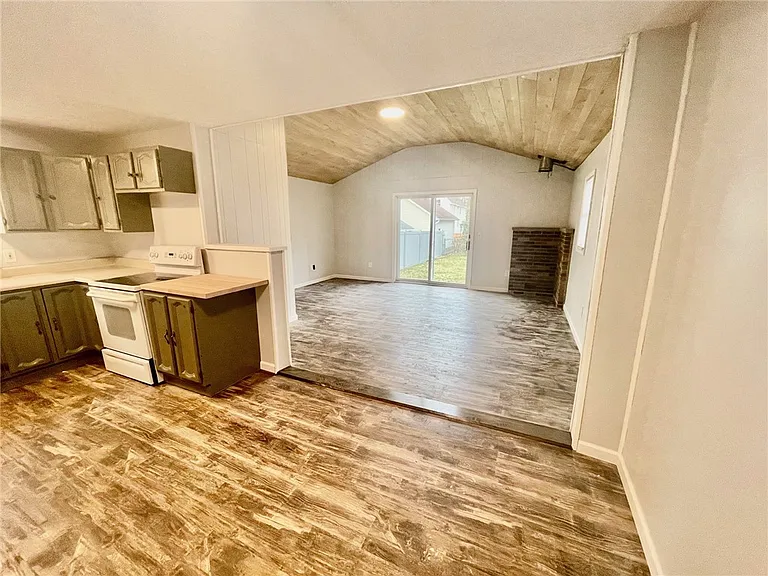 223 E Filbert St — Photo 9