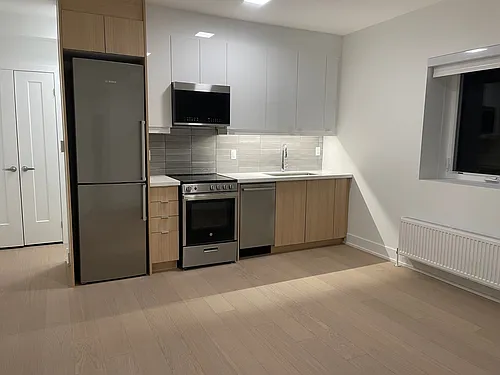 320 Roncesvalles Ave Photo 1