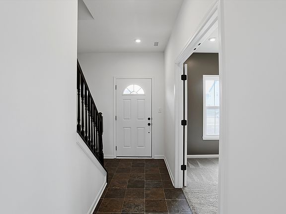 4th image of 5498 Woods Pointe Dr