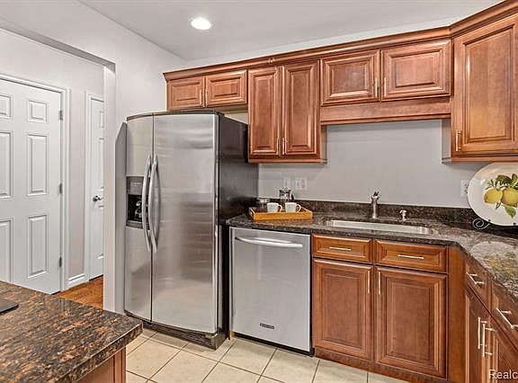 5th image of 1113 N Old Woodward Ave Unit 37