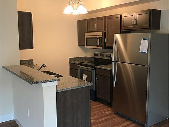 5th image of 203 Walnut St