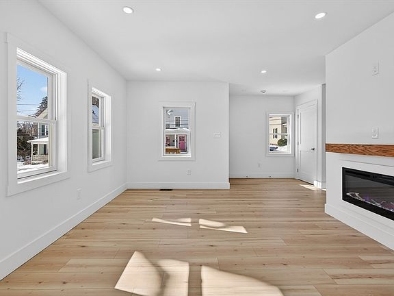4th image of 45-45A Fruit St #A